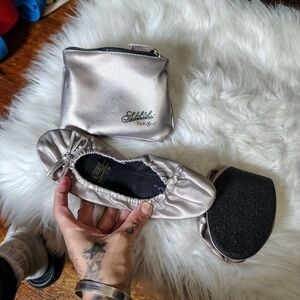Y2K Ballerina Flats W Pouch NWTS Women's Metallic Grey